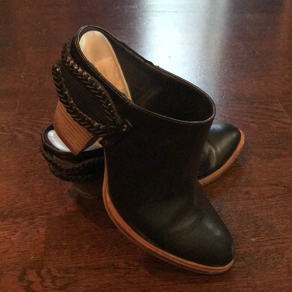 dv8 Shoes - Black mules! Beautiful and trendy👌🏻a must have